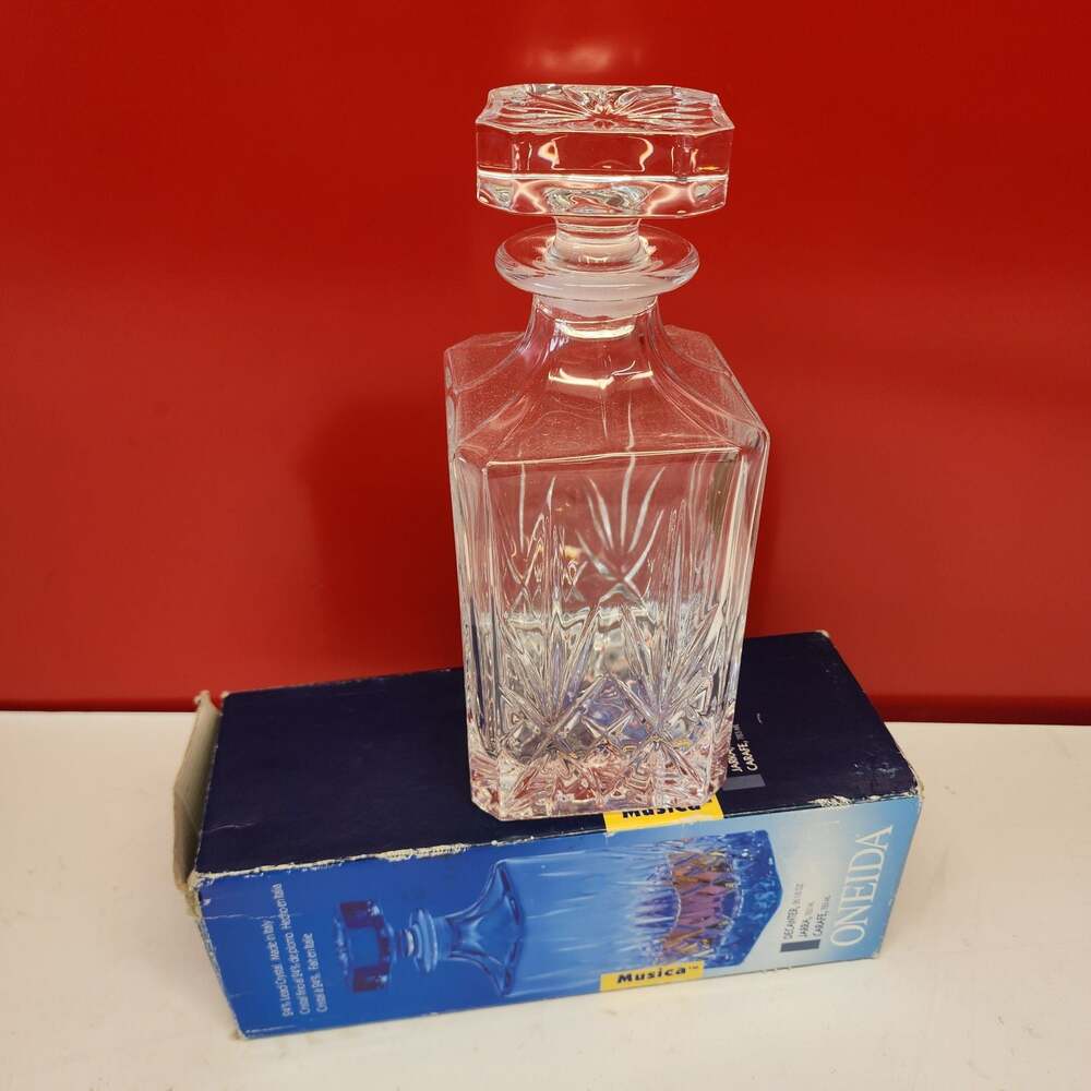Oneida Musica 24% Lead Crystal Square Decanter with Stopper Made in Italy